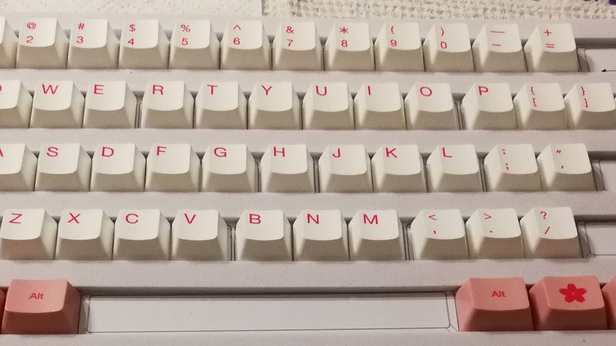 Mounting the keycaps